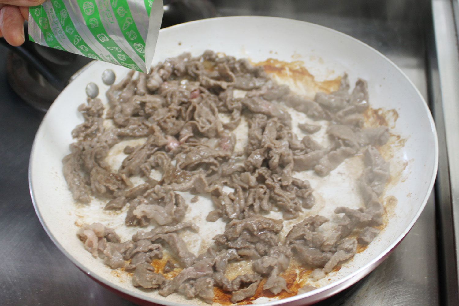 調味料をかける