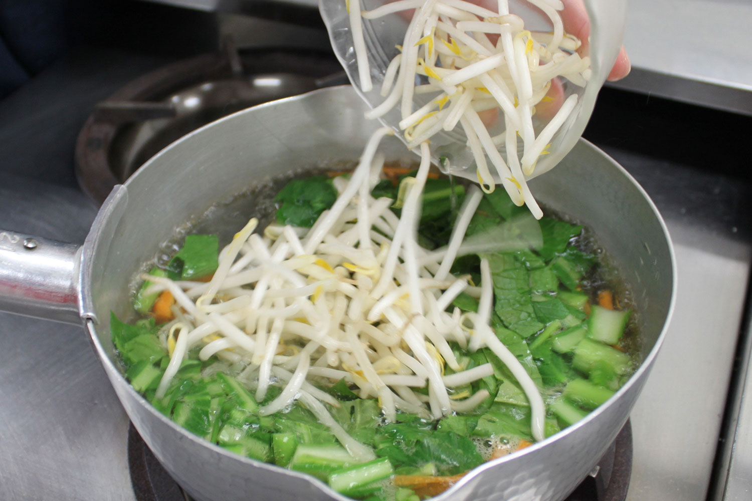 焦がさないように混ぜる