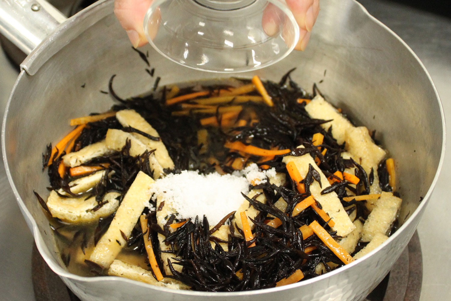 調味料を入れる