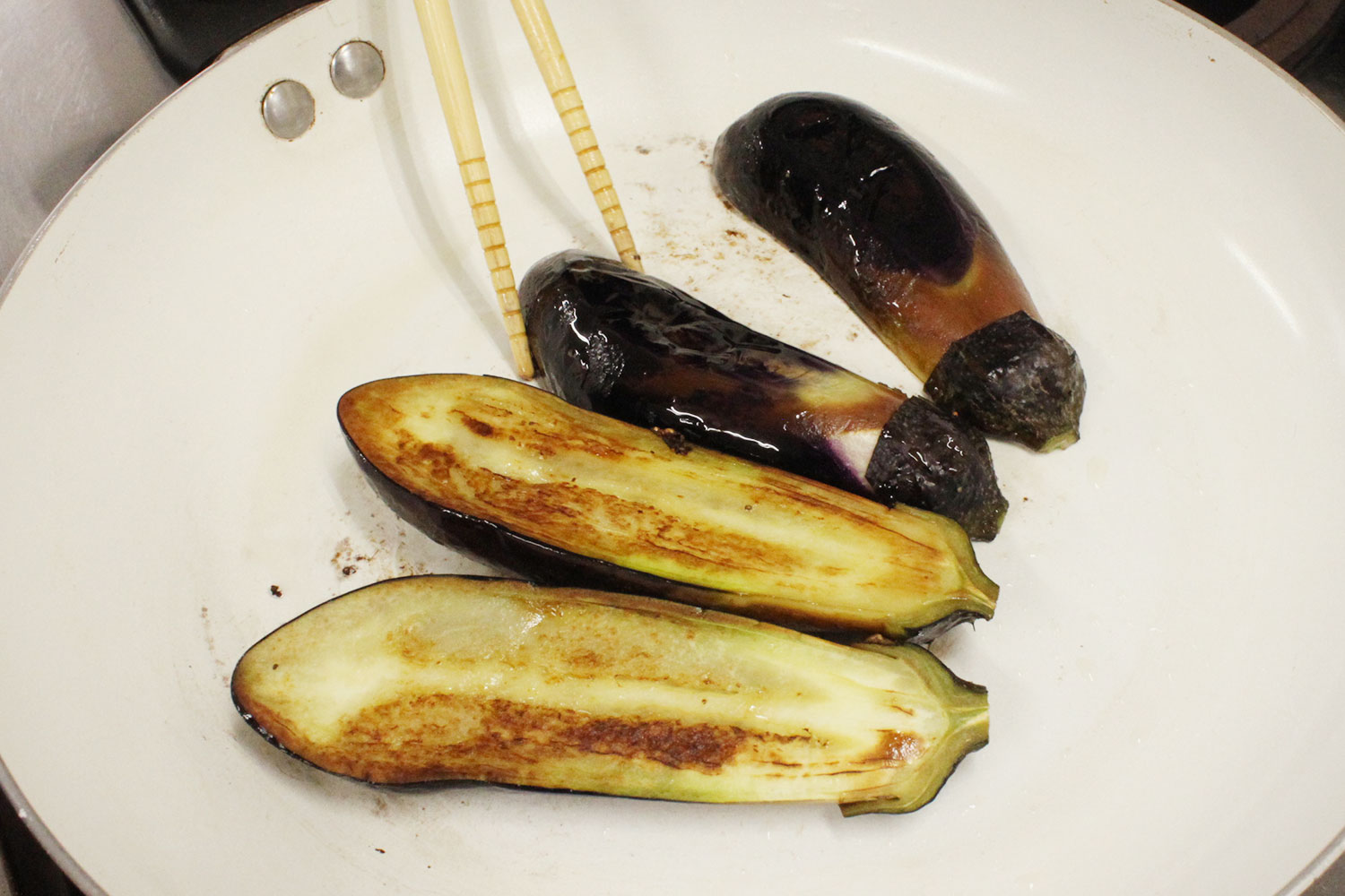 なすを焼く