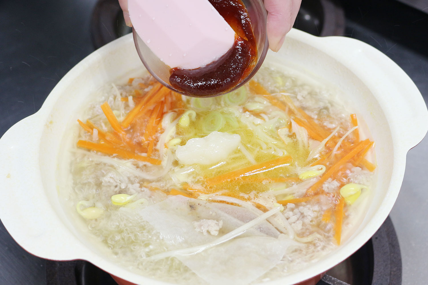 調味料を入れる