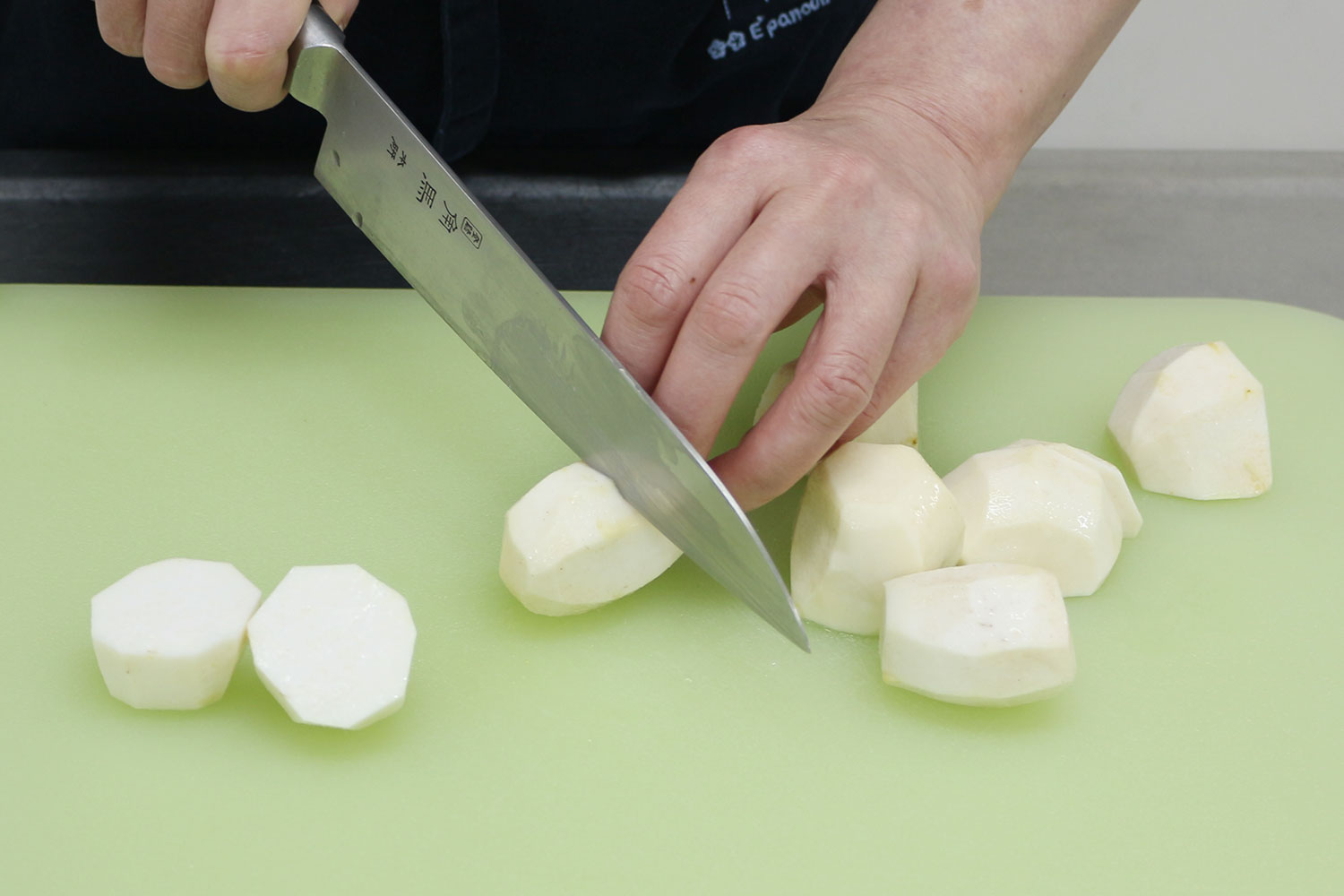 真子を湯通しする