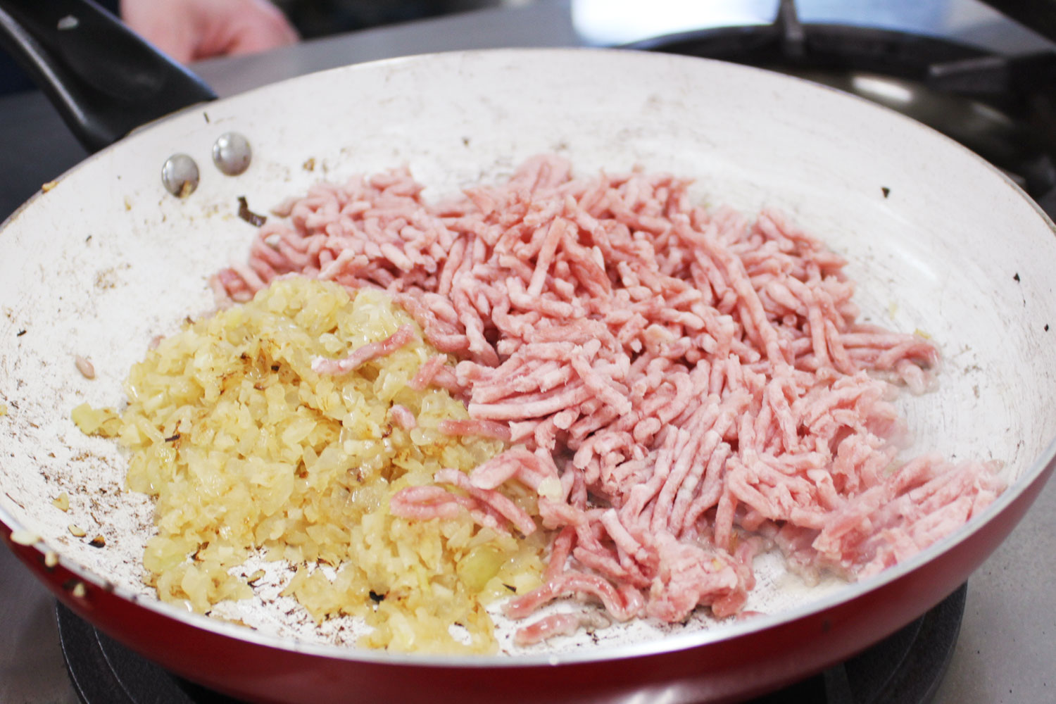 ひき肉を入れる