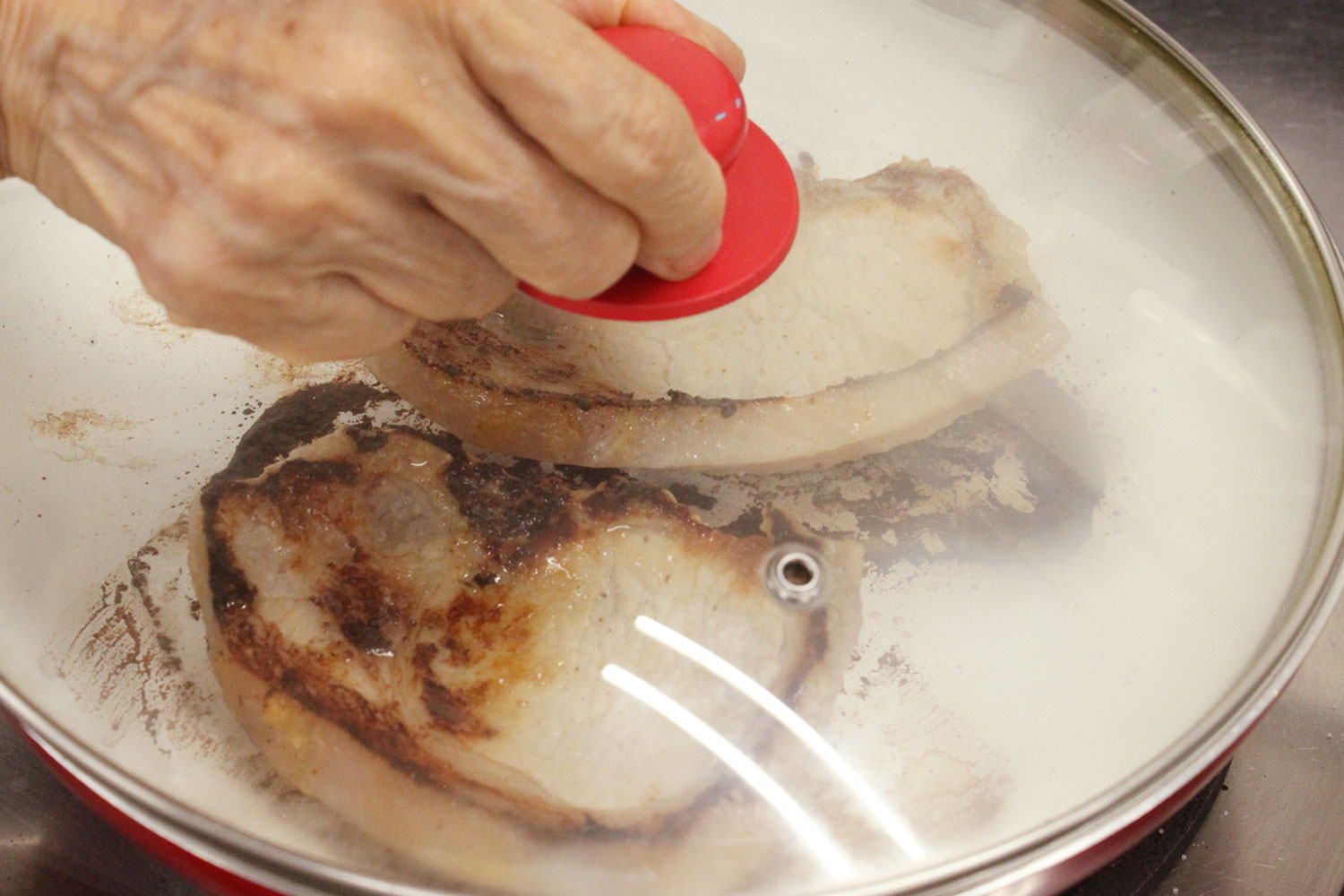 蒸し焼きにする