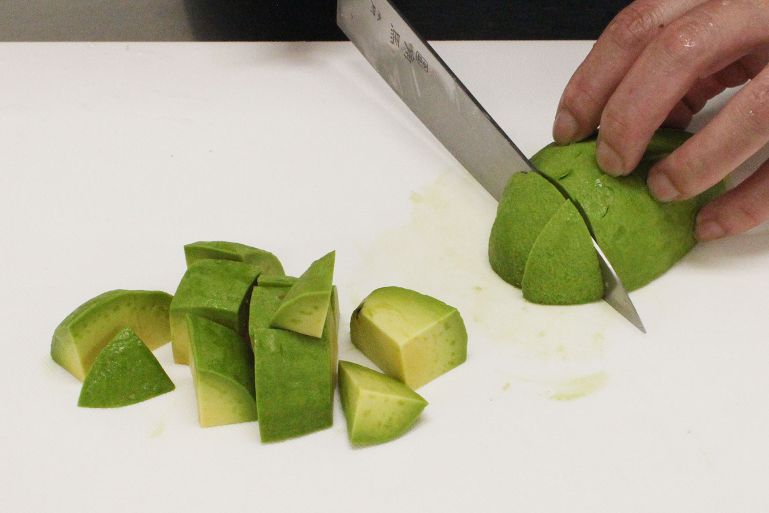 アボカドを切る