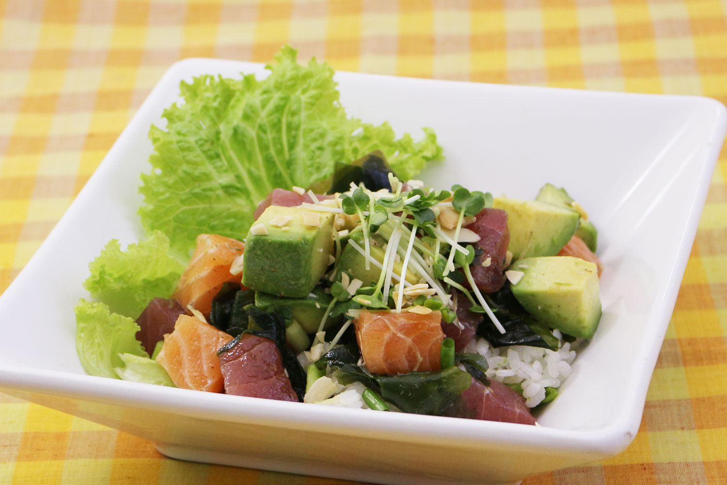 出し風味のポキ丼
