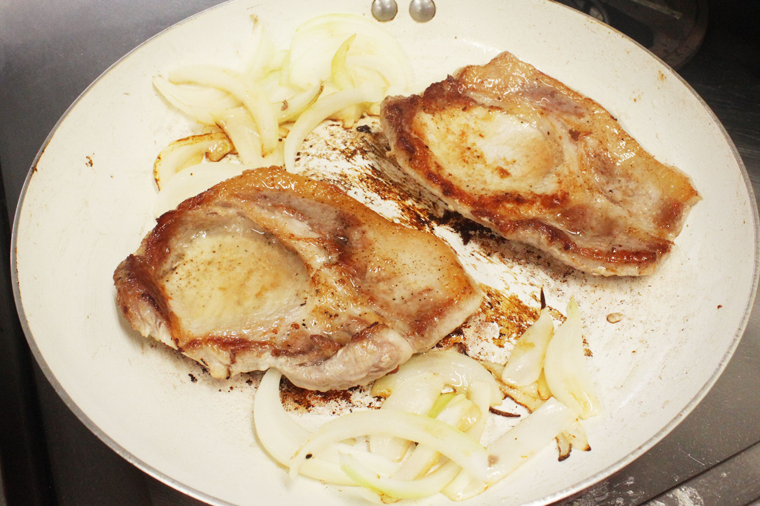 豚肉を焼く
