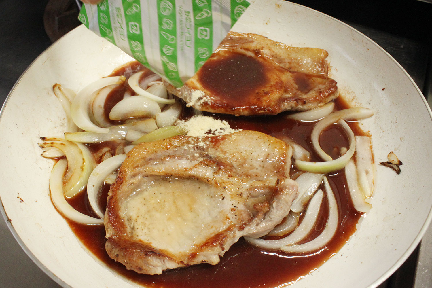 調味料を加える