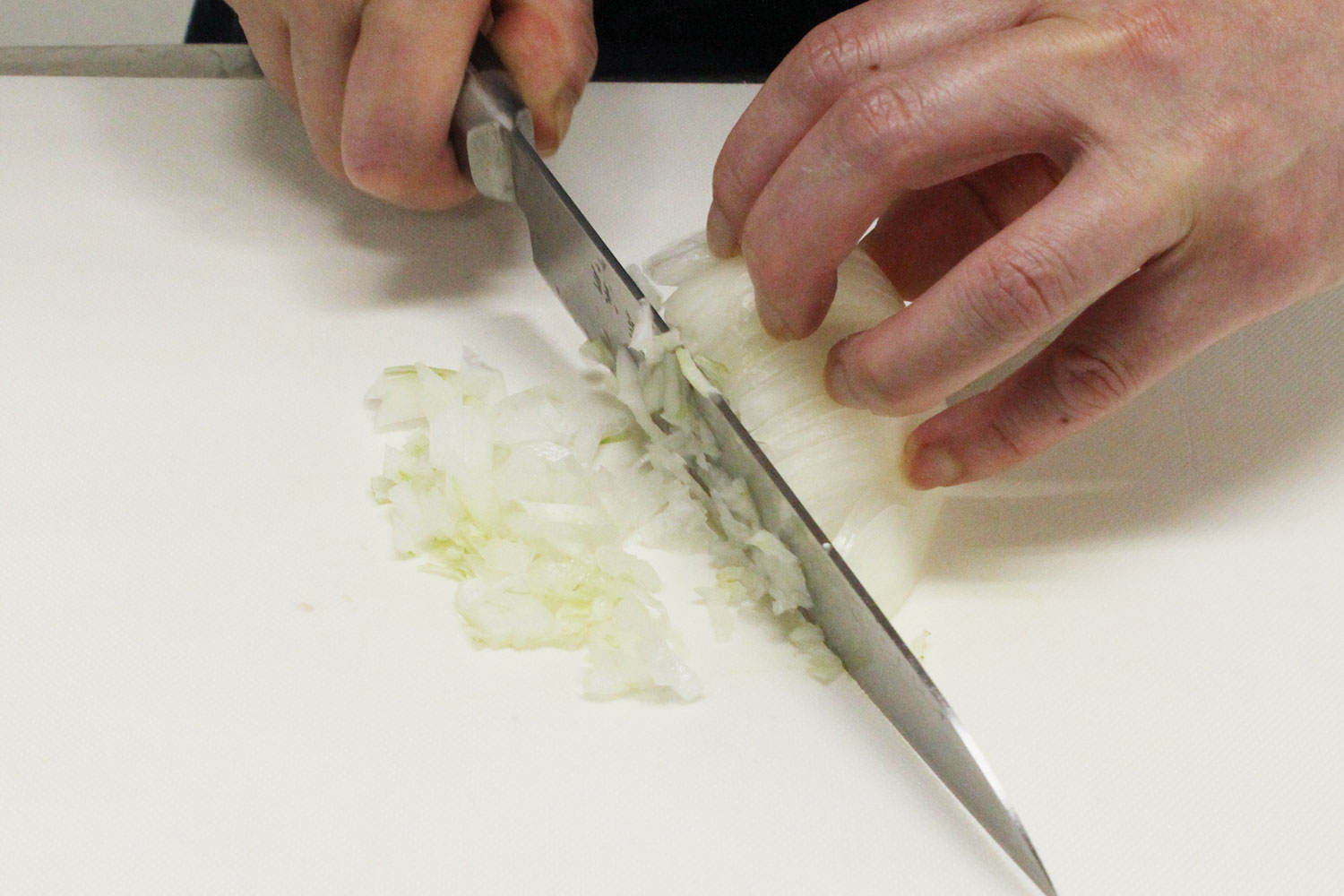 玉ねぎを切る