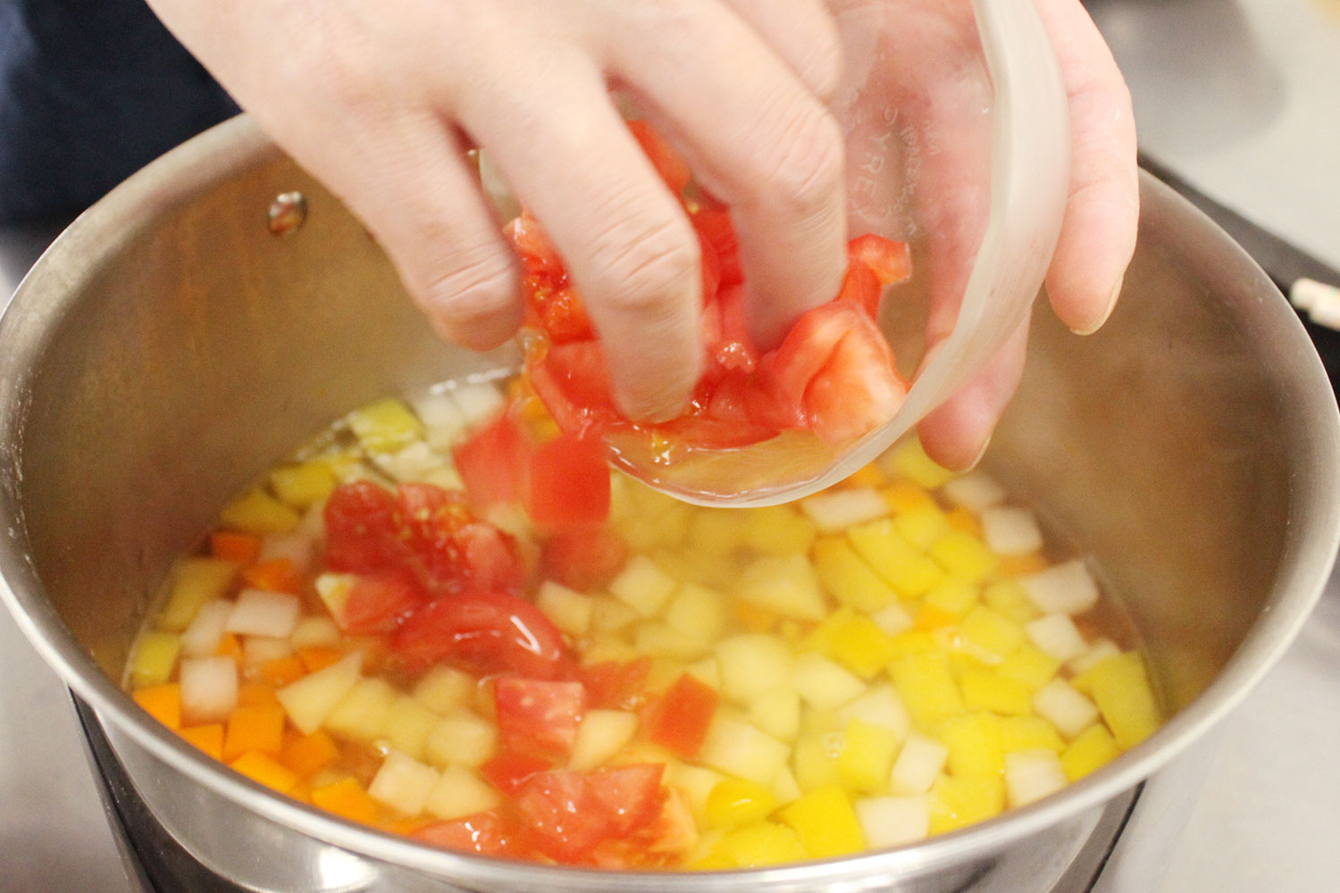 野菜を煮る