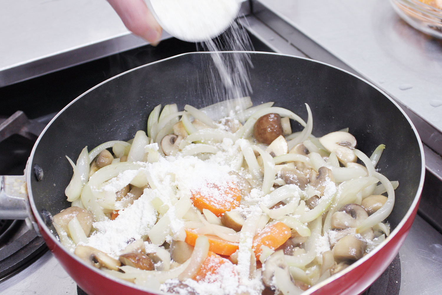 小麦粉を炒める