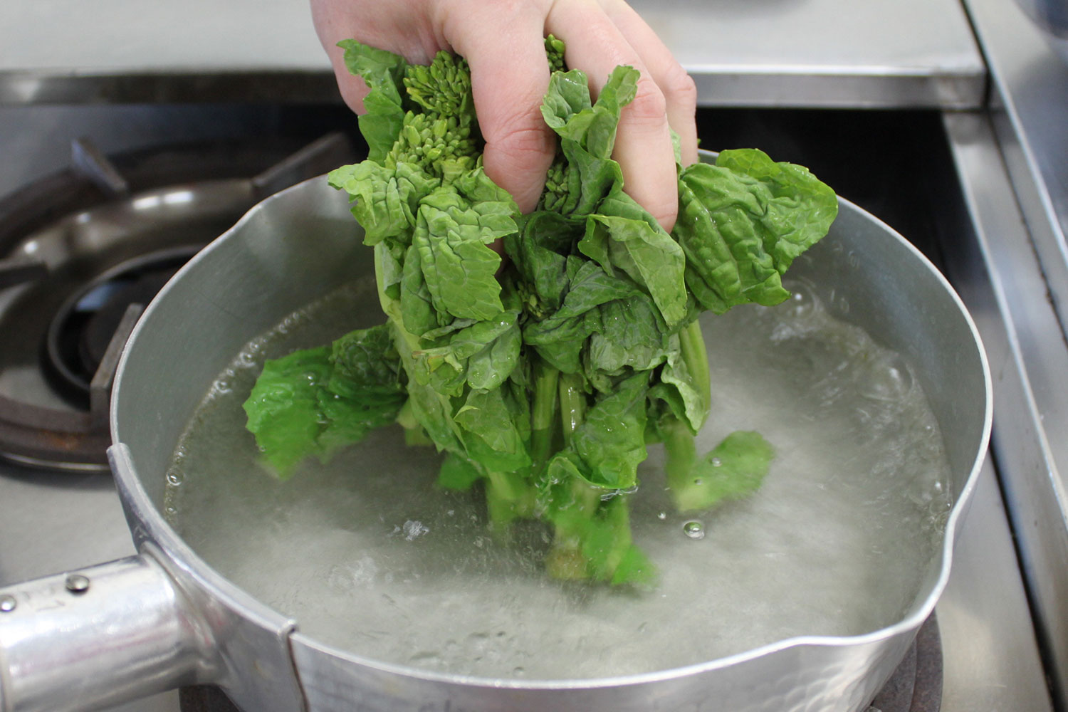 菜の花を茹でる