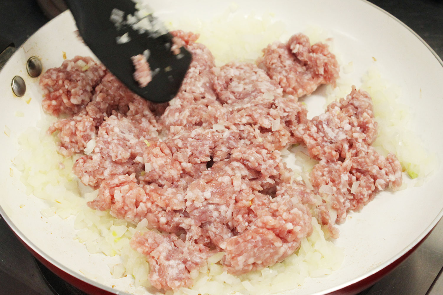 ひき肉を炒める