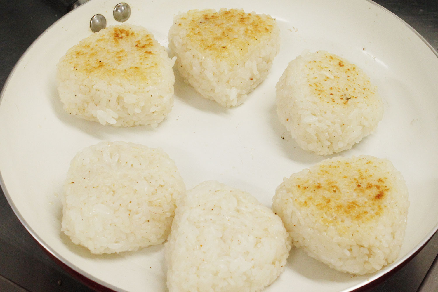 おにぎりを焼く
