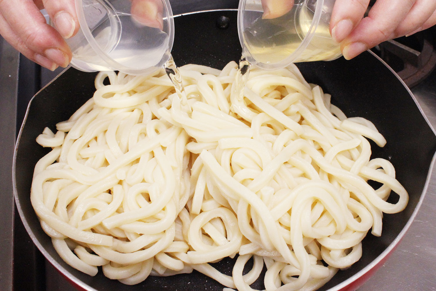 うどんは蒸らしてからほぐす